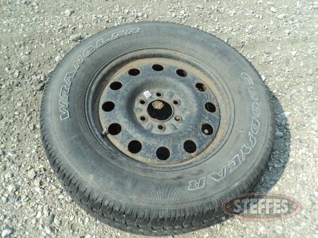 (2) P275-65R18 tires,_1.JPG